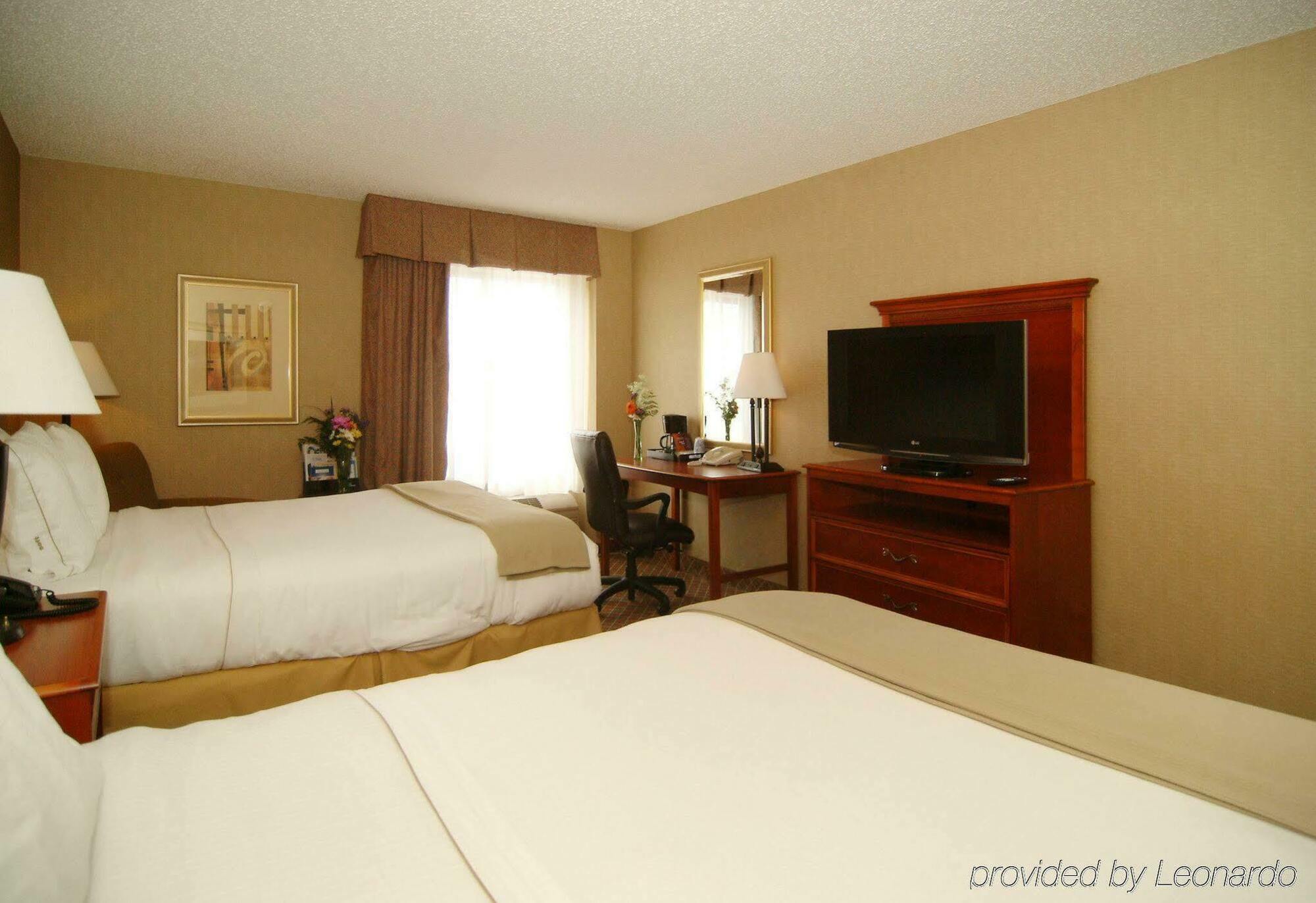 Holiday Inn Express Hotel & Suites Cedar Rapids I-380 At 33Rd Avenue, An Ihg Hotel Экстерьер фото